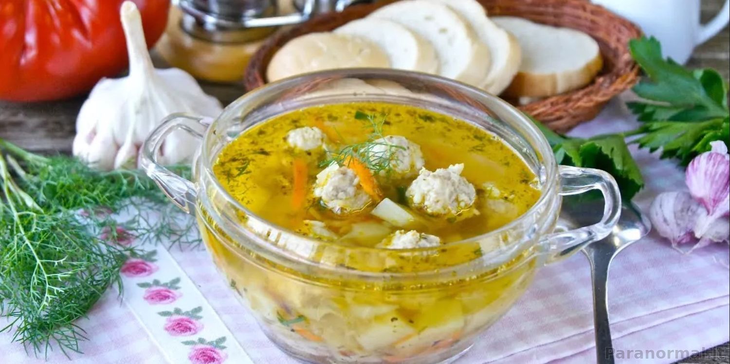 Kopūstų sriuba su vištienos kukuliais, bulvėmis ir morkomis